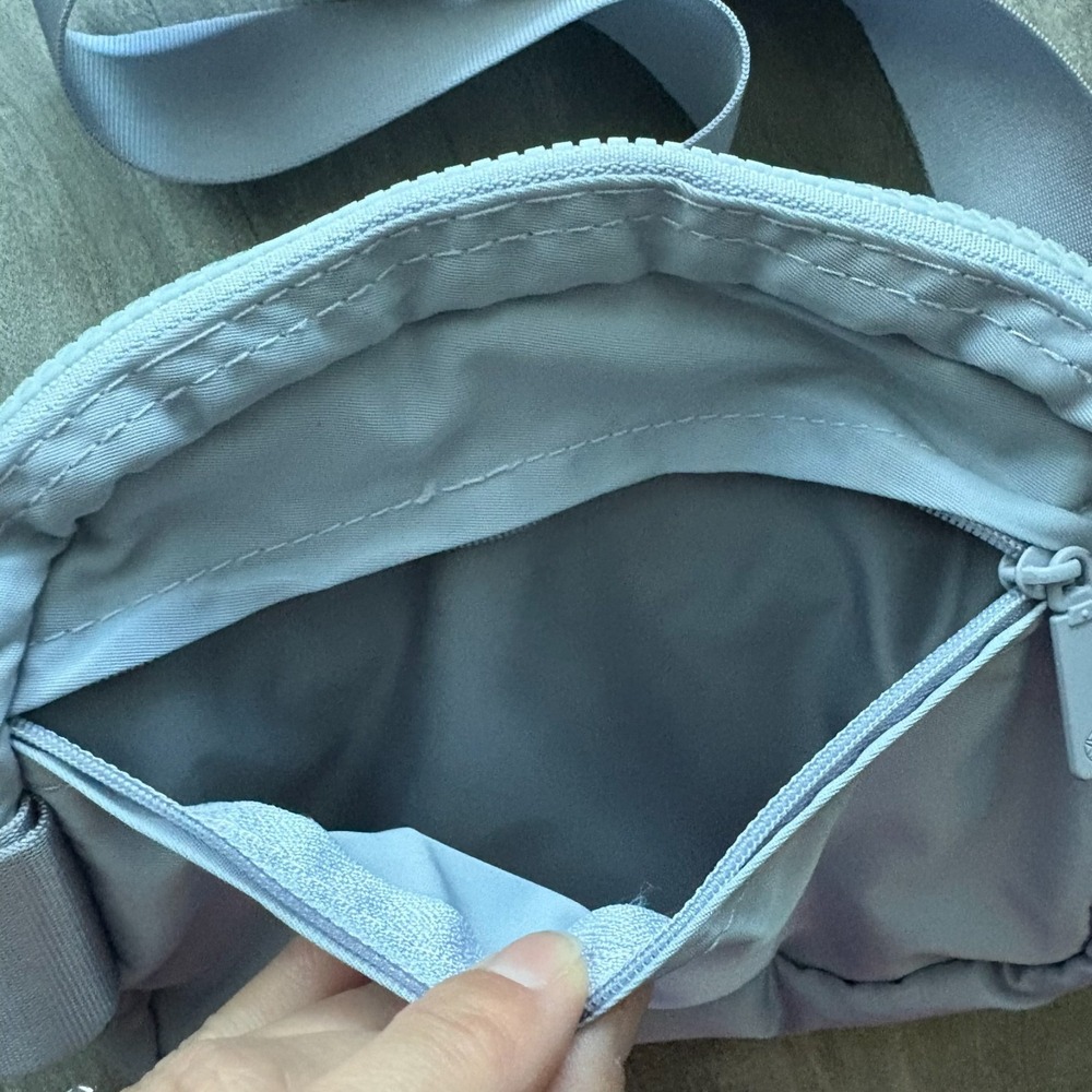 Lavender‎ Belt Bag Gaiam  Zip Pouch with Logo & Compartments - Picture 5 of 10